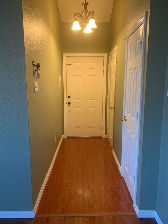 Foto del edificio - Charming 3BD/2BA Single-Story Home on Corner Lot | No Carpet | Must See!