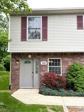 Building Photo - 3401 S Oaklawn Cir