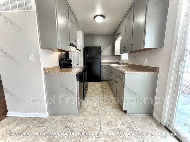 Building Photo - 5604 N Strathbury Ave
