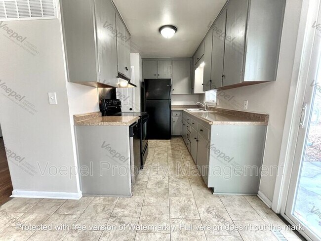 Foto del edificio - 5604 N Strathbury Ave