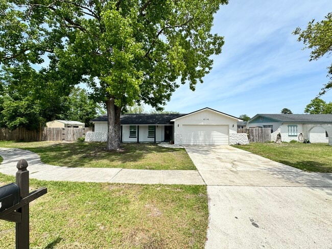 Building Photo - 6116 Shakespeare Dr