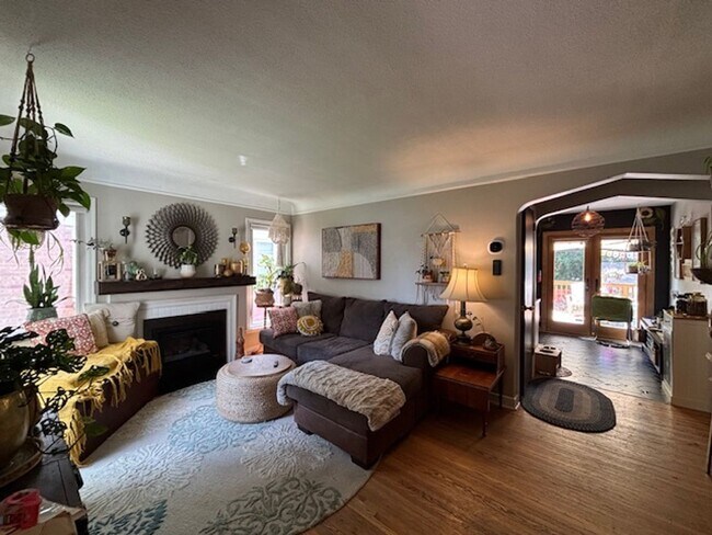 Foto del edificio - Charming 3 BR/3 BA 1.5 story Home in a Gre...