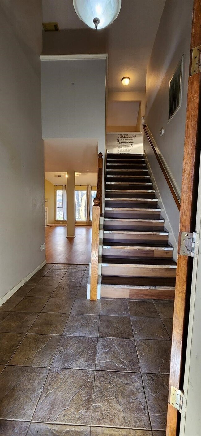 Building Photo - 14423 Cypress Ridge Dr