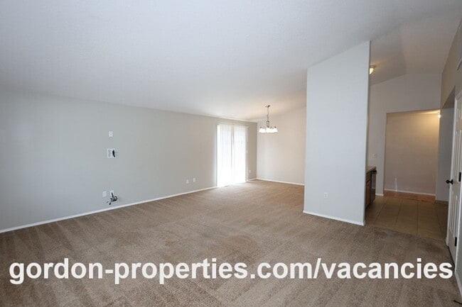 Foto del edificio - 2373 NW Stanley Ave
