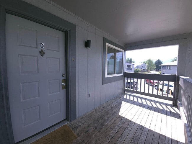 Building Photo - 2 Bedroom Oasis With Covered Parking