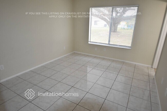 Building Photo - 785 SW Belmont Cir