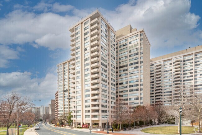 Willoughby of Chevy Chase - 4515 Willard Ave
