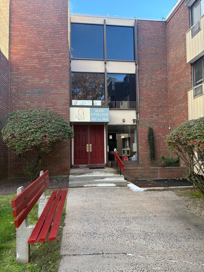 Building Photo - 962 High Path Rd