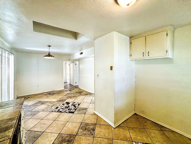 Building Photo - 2740 Teresa Dr