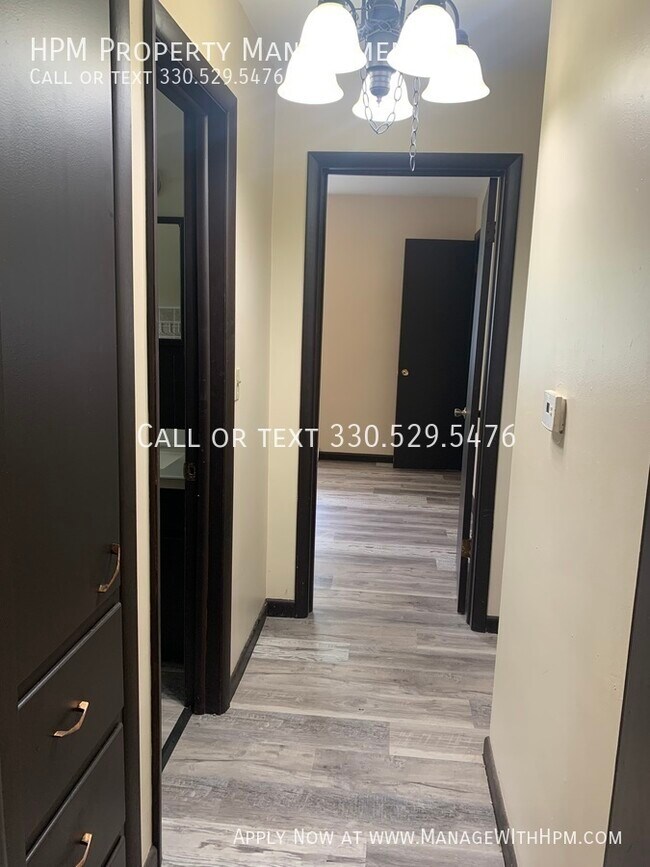 Building Photo - Two Bedroom Ranch Style Duplex For Rent