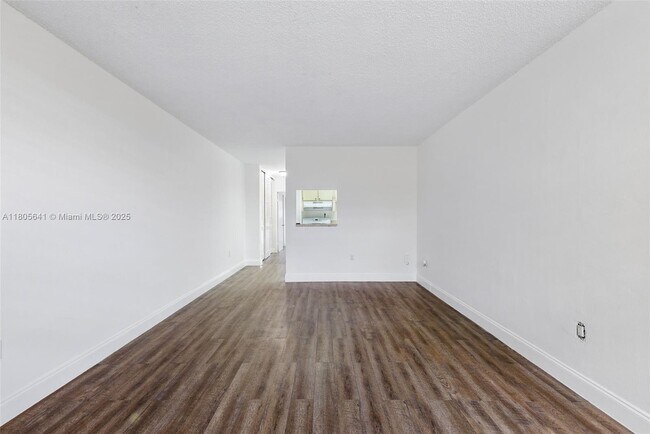 Building Photo - 465 E 28th St