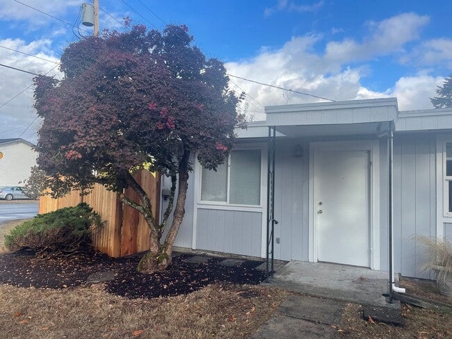 Building Photo - One Bedroom and One Bath Duplex Only Minutes from Downtown Langley!