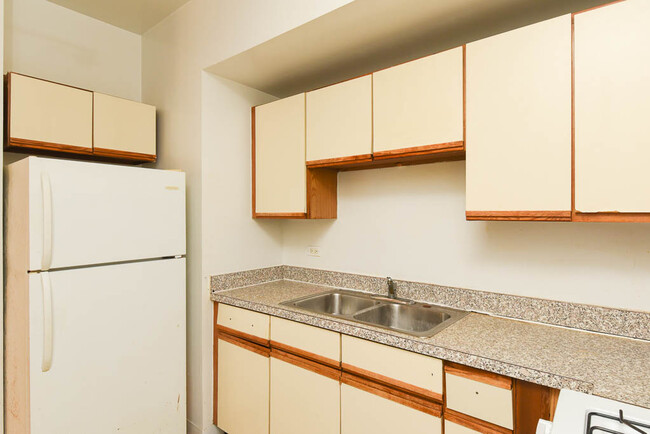 Foto del edificio - Radiant 2 Bedroom, 1 Bath in Humboldt Park...