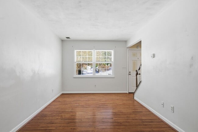 Building Photo - Two-Bedroom Townhouse Near Bus Line – Pet Friendly