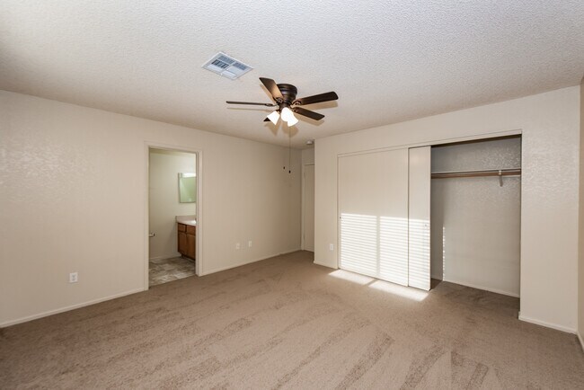 Foto del edificio - 2866 S 30th Dr