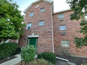 Building Photo - 551 Leah Ln