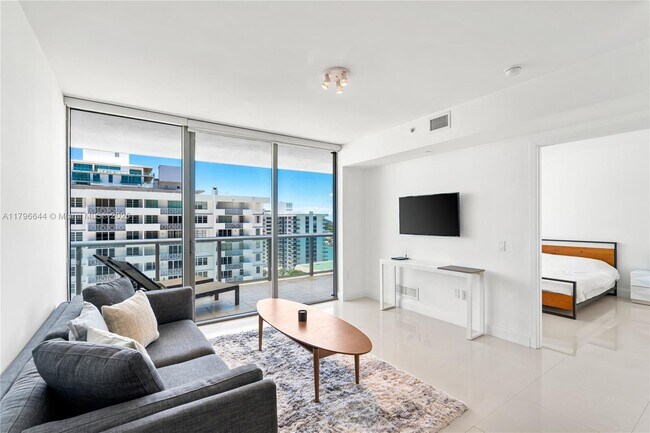 Foto del edificio - 5875 Collins Ave