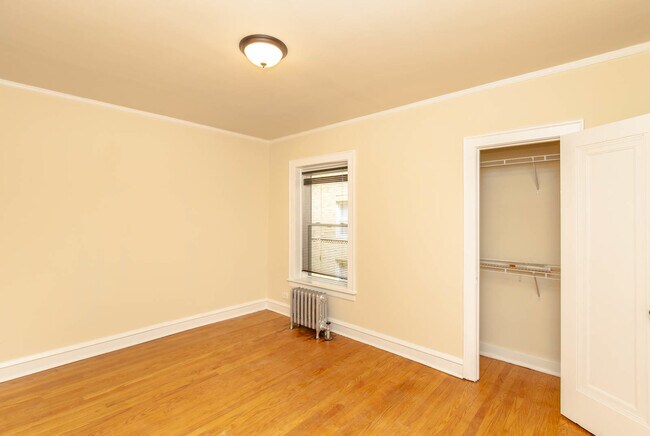 Foto del edificio - 5425 W Montrose Ave