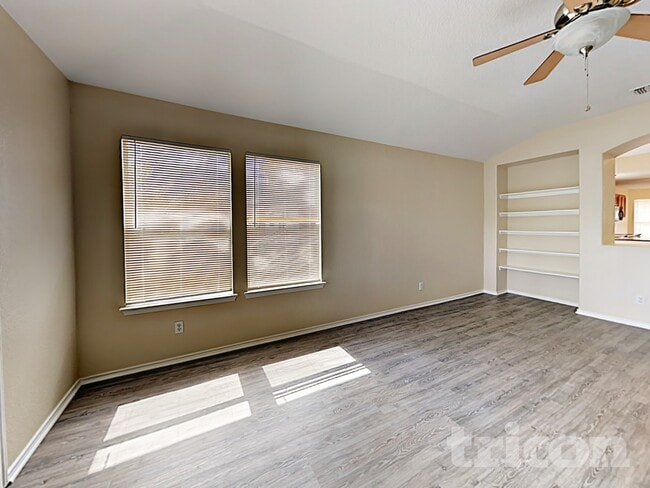 Foto del edificio - 242 Hallie Pass