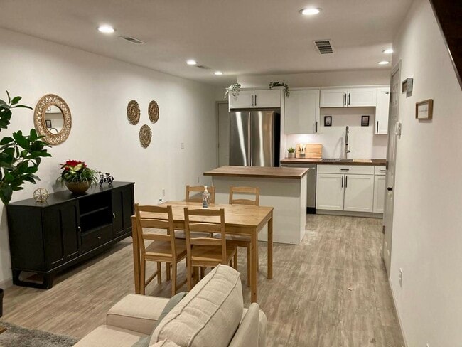 &#193;rea de comedor - 244 Pepperhill Dr