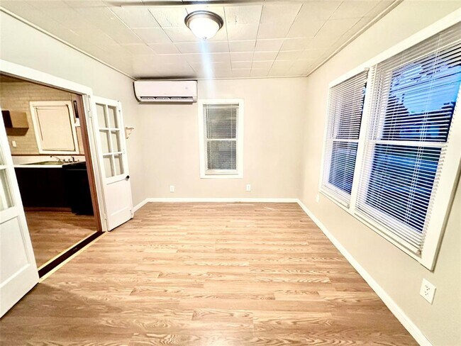 Foto del edificio - 10513 Peach St