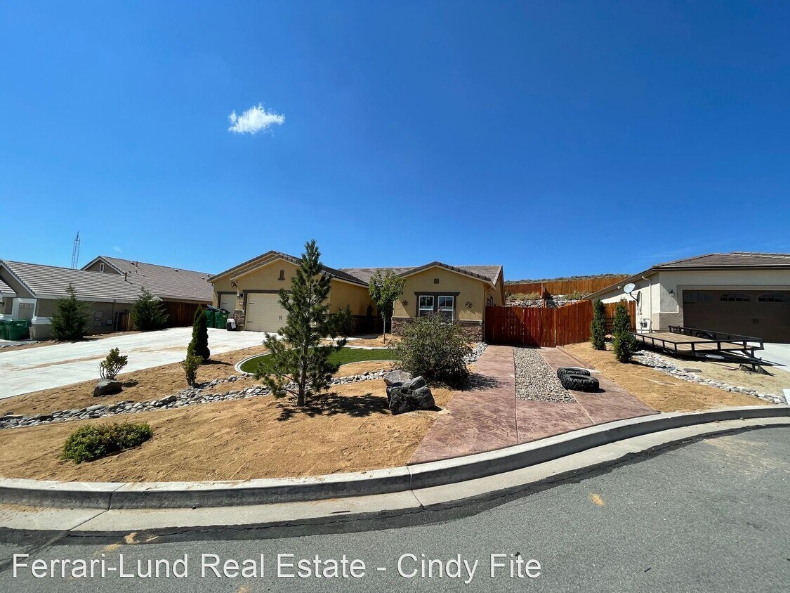 Primary Photo - 4 br, 3 bath House - 17965 Cedar Mountain