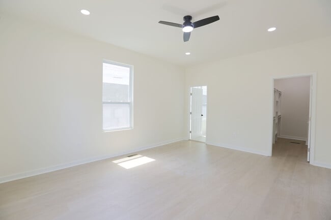 Building Photo - 1006 S Cross St