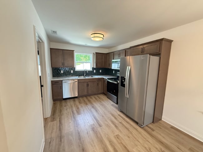 Building Photo - 2067 Aster Dr