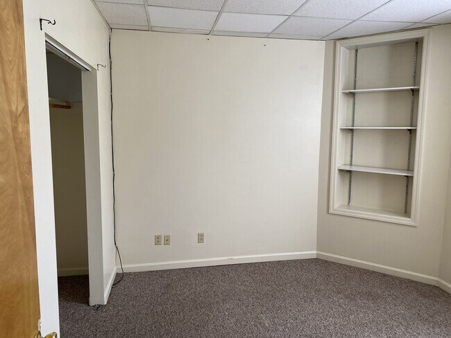 Building Photo - 571 Spruce St
