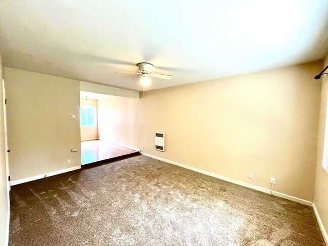 Building Photo - Great 2B 2BA Condo in Pacific Beach
