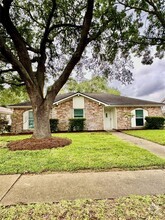 Building Photo - 12027 Meadow Hollow Dr