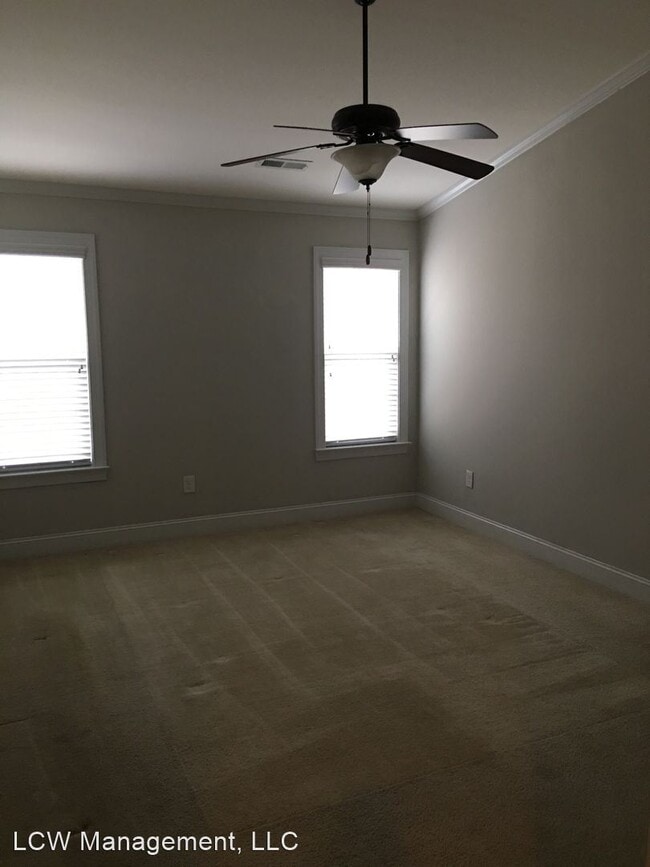 Building Photo - 2 br, 2.5 bath House - 1162 Augustine Heig...