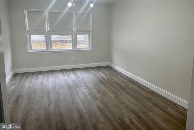 Foto del edificio - 402 Sycamore Rd