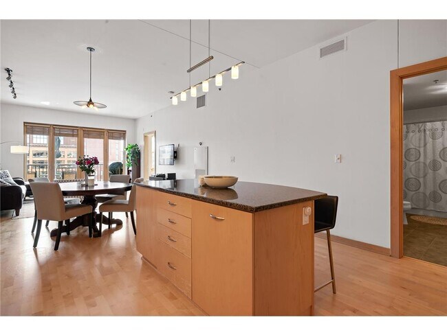 Building Photo - 401 N 2nd St