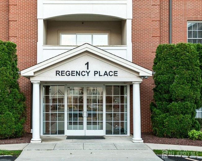 Building Photo - 325 Regency Pl