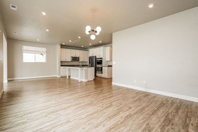 Building Photo - Charming 3 Bed, 2.5 Bath Pet-Friendly Home with Garage & Modern Comforts! - Available NOW!