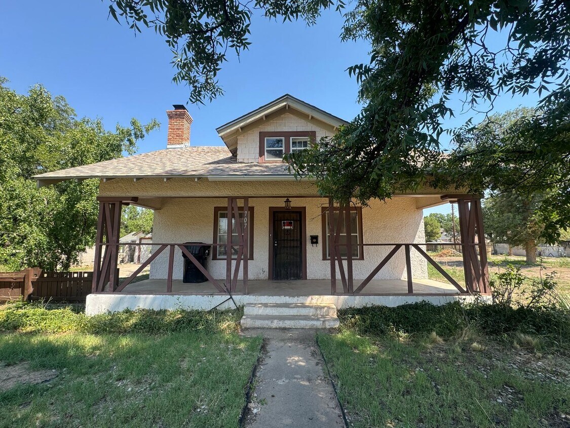 Foto principal - 707 W 5th St