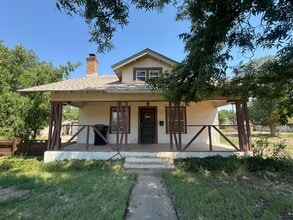 Building Photo - 707 W 5th St