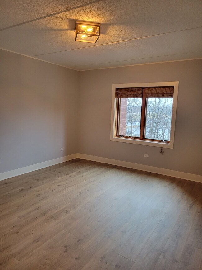 Foto del edificio - 8727 W Bryn Mawr Ave