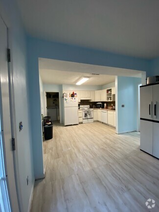 Building Photo - 1044 Page Ave