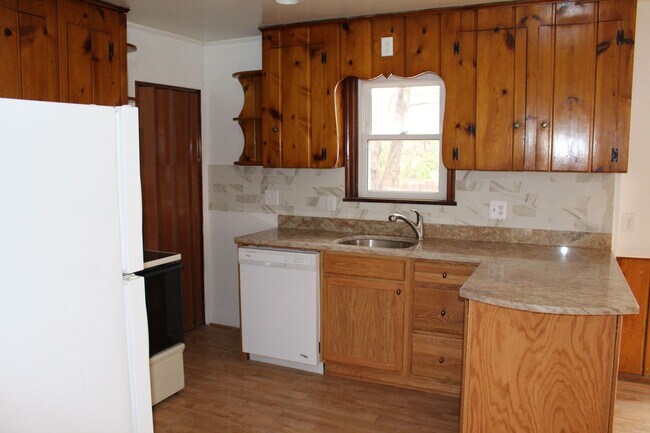 Building Photo - "Kool in Kensington" Heights - 4 bed  / 2 ...