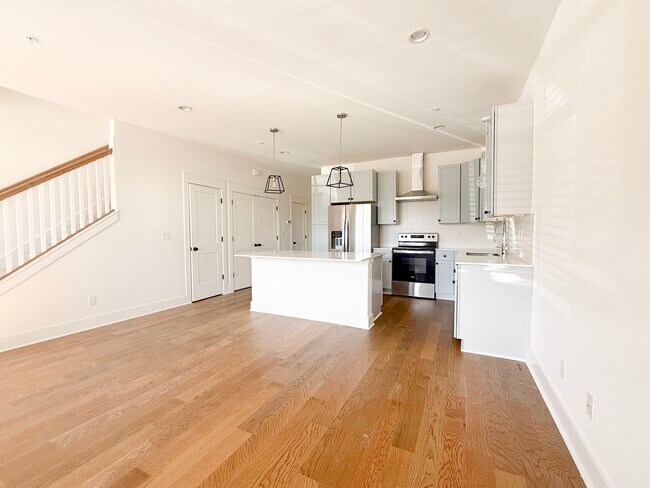 Foto del edificio - Spacious 4-Bedroom Home Near Tennessee Tech with Pool Access and Pet-Friendly Living