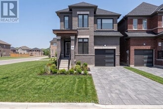 Building Photo - 6 Edinborough Ln