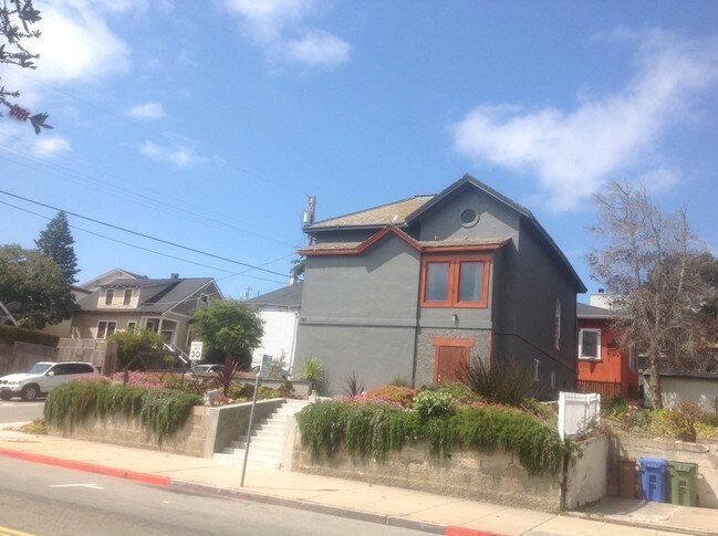 Vista a la calle - 701 Hawthorne St