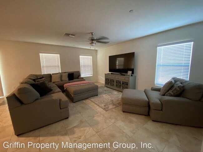 Foto del edificio - 5 br, 3.5 bath House - 512 Barbara Ave.