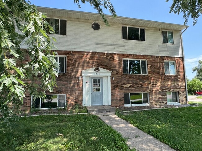 Building Photo - 3240 Heatherton Dr