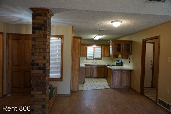 Building Photo - 3 br, 2 bath House - 1104 Homestead Dr