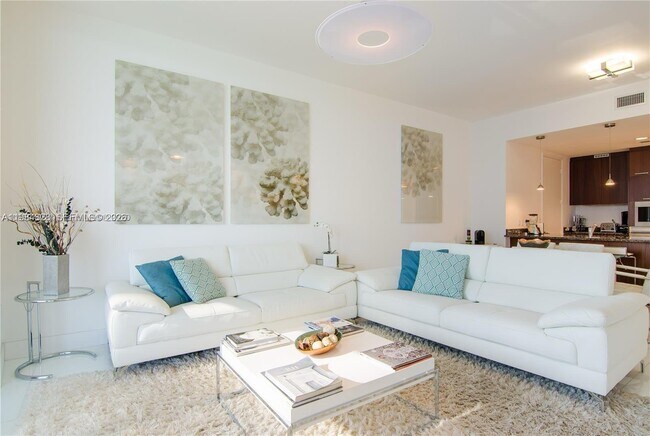 Foto del edificio - 15811 Collins Ave