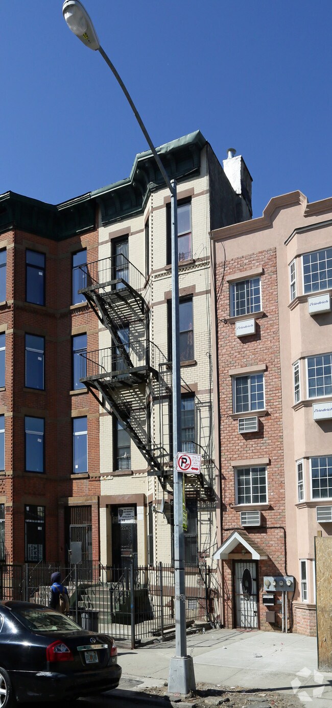 Building Photo - 829 Monroe St