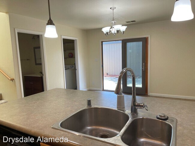 Building Photo - 4 br, 2.5 bath House - 3506 Savana Lane